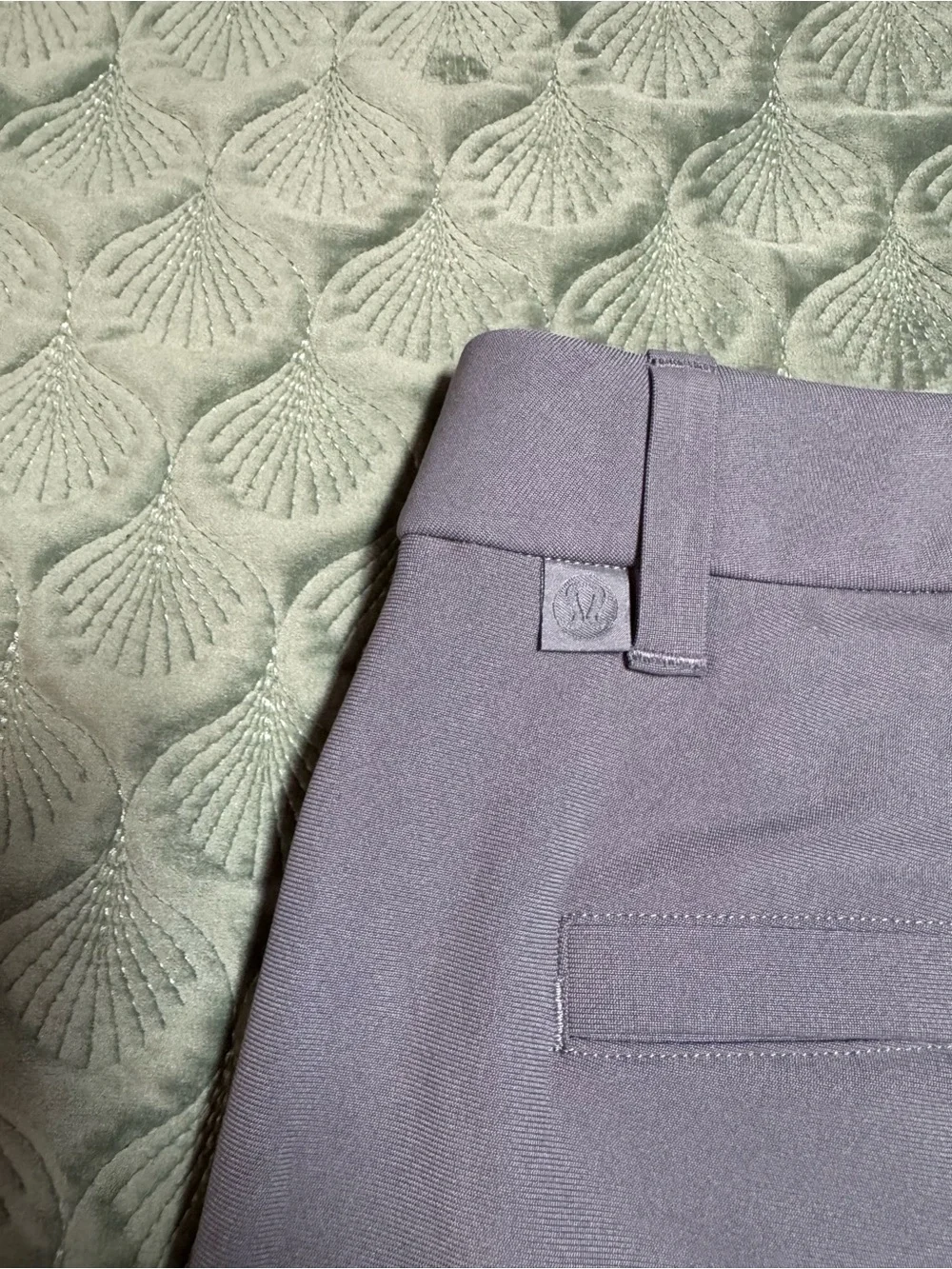 Lululemon men's ABC pants in grey size 32 EUC in warpstreme fabric